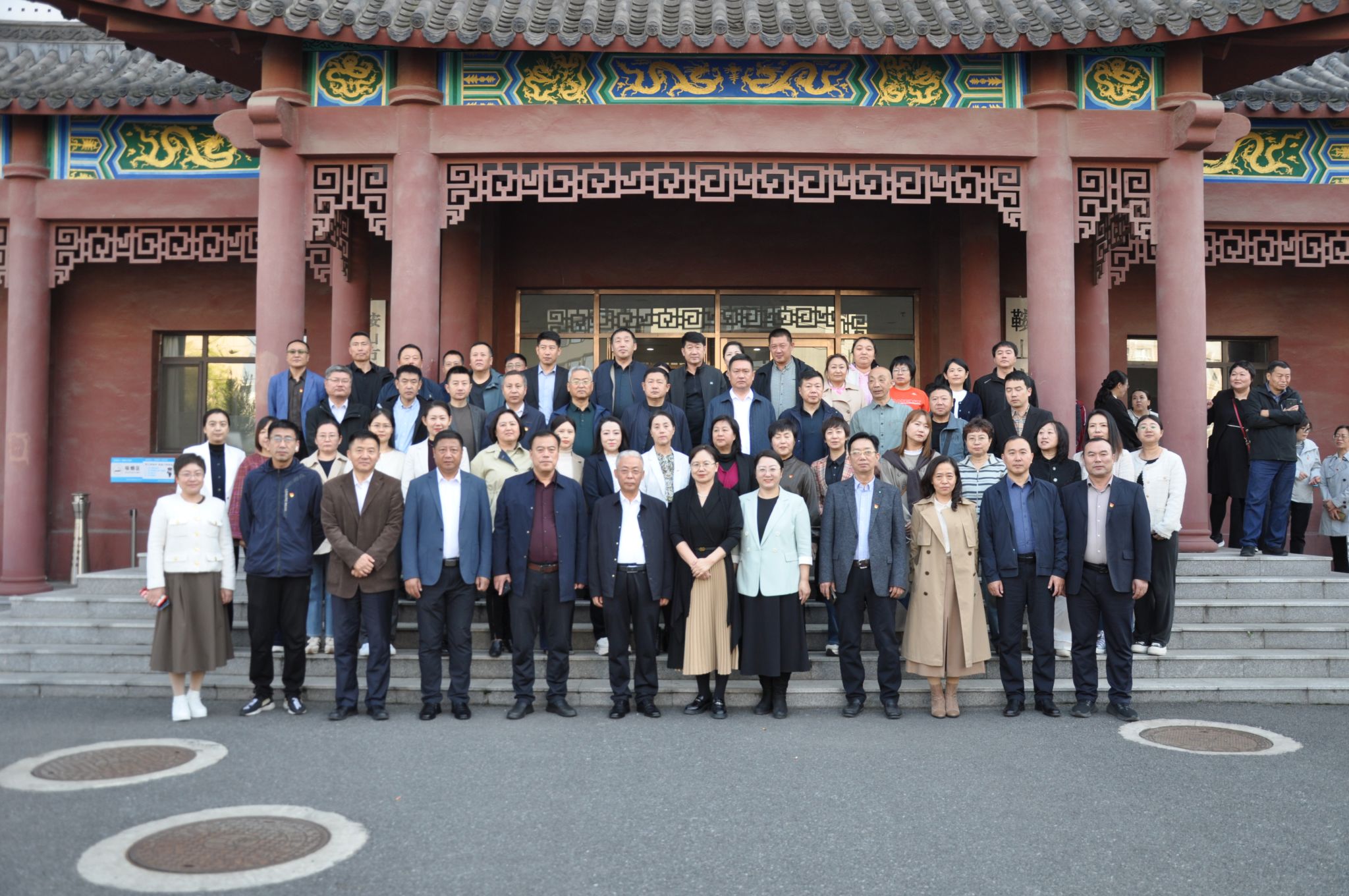 鞍山职业技术学院组织参观“廉韵清风”省廉洁文化艺术作品鞍山巡展